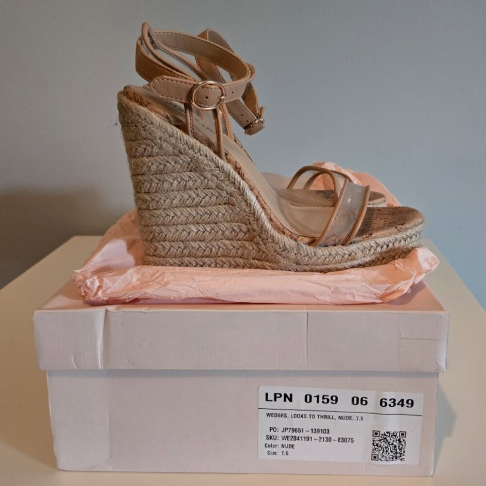 Wedges, Looks to Thrill, Nude, 7.5